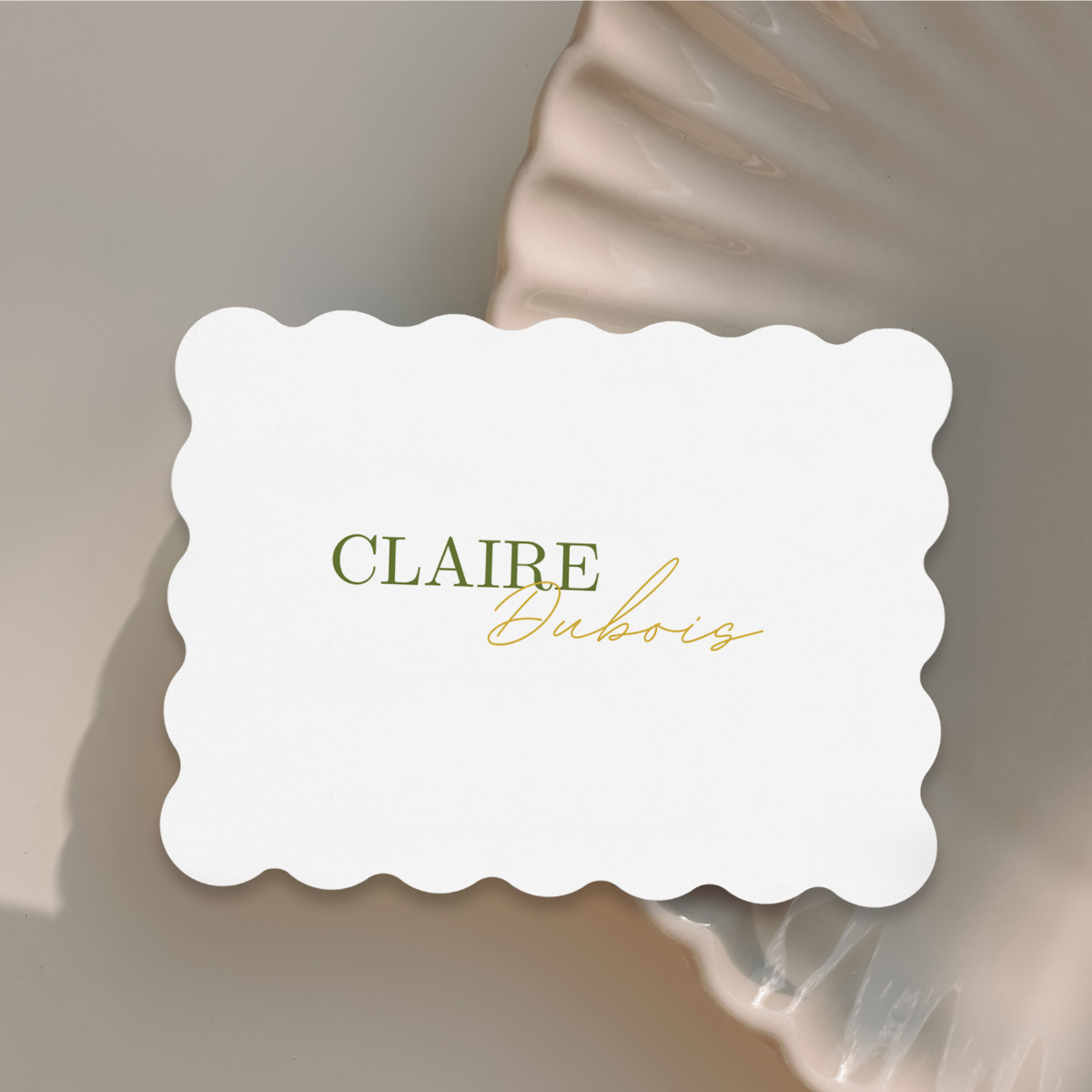 place card scalloped elegance white/olive green design